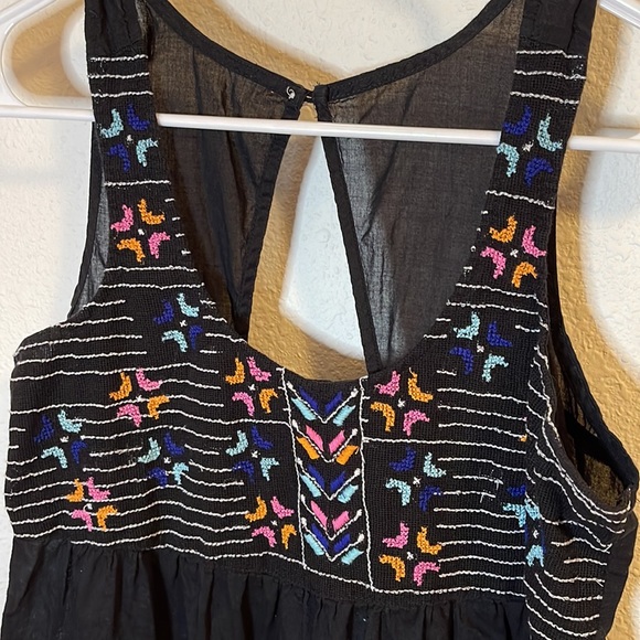 Embroidered Tank - Picture 2 of 3